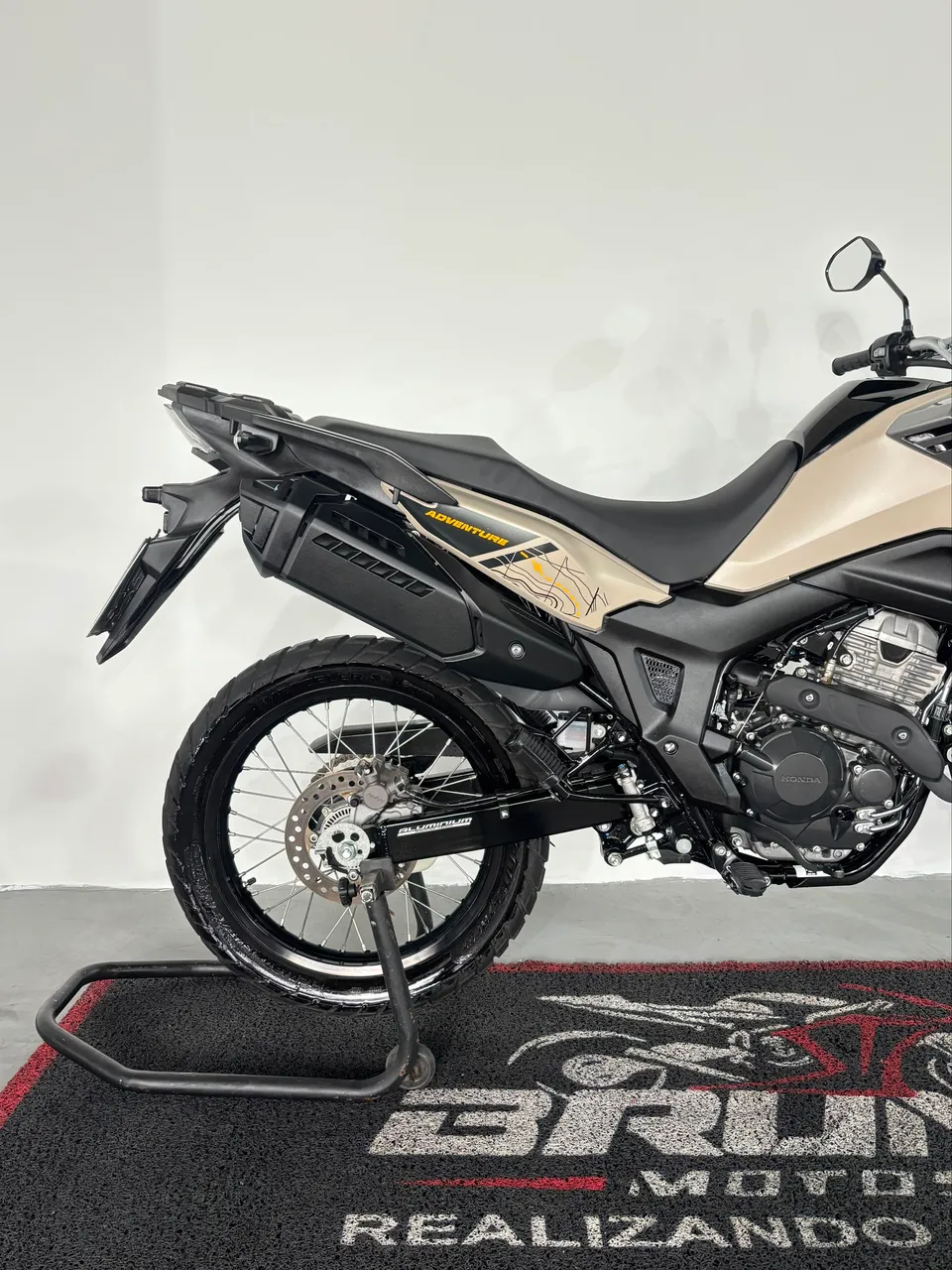 SAHARA 300 CILINDRADAS ADV 2024 — foto 3